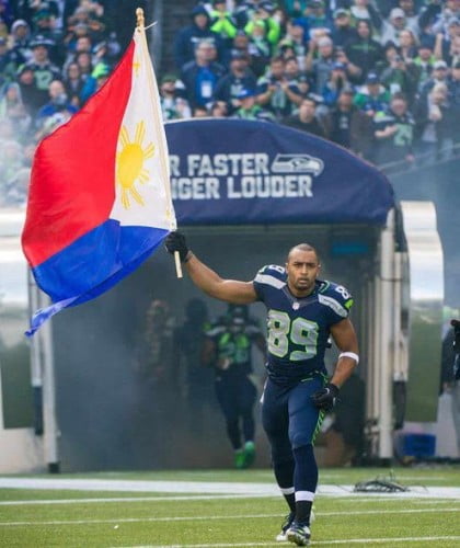 Doug Baldwin Carried Inverted Philippine Flag To Honor Yolanda Victims Philnews