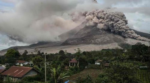 Kanlaon Volcano In Negros Island Erupts Shooting Column Of Ash | PhilNews