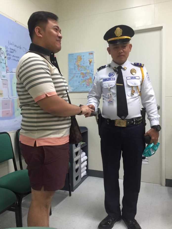 SM MOA Security Guard Praised For Returning Wallet With Cash Now Viral