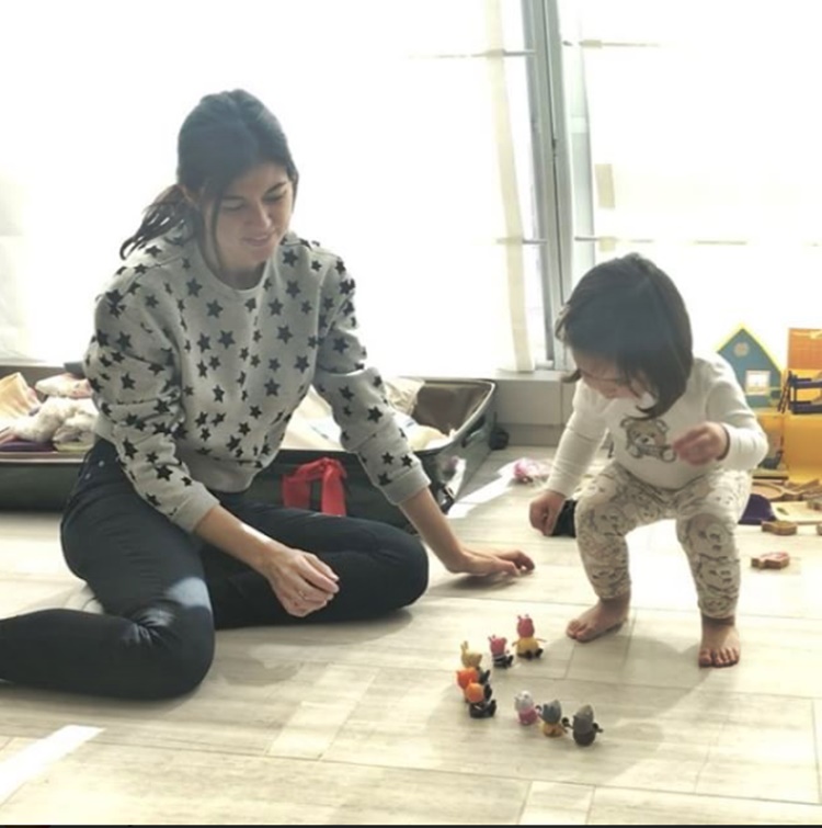 scarlet snow belo