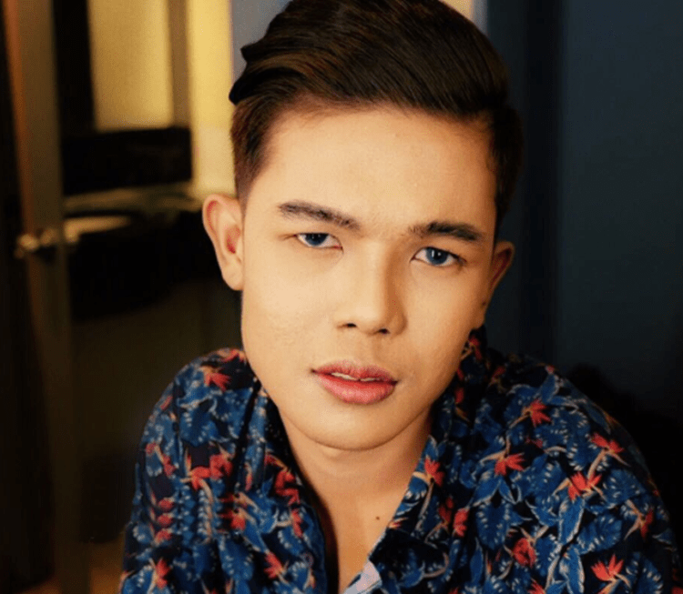 Xander Ford Tags Himself As Social Media King During Performance