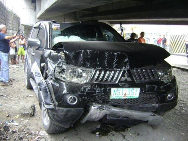 Mitsubishi Montero Sport Crashes Into St. Luke's Medical Center In BGC