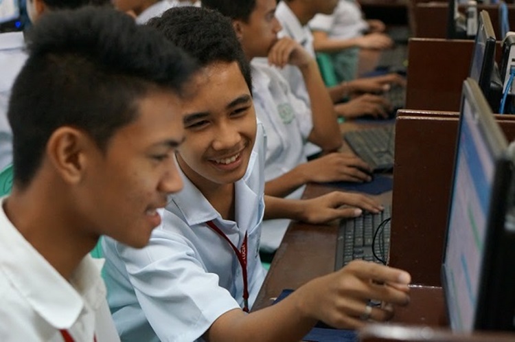 Filipina teen student fingering until orgasm