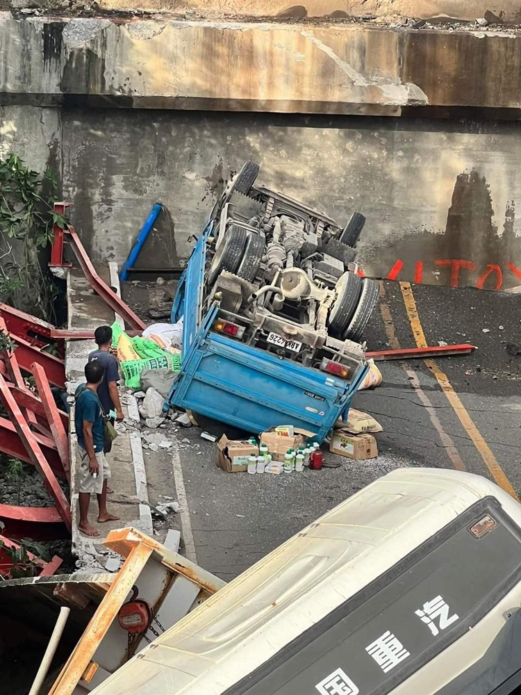 Actual Video of Collapsing Wawa Bridge Goes Viral Online