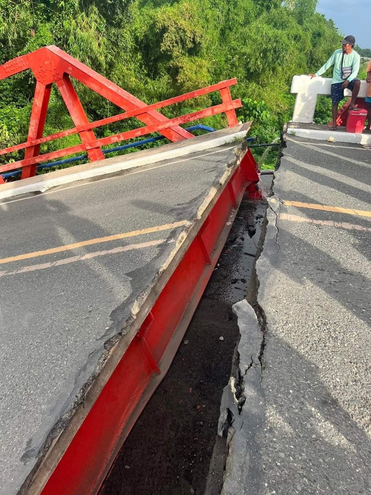 Actual Video of Collapsing Wawa Bridge Goes Viral Online