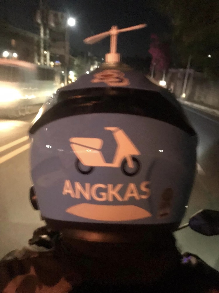 Male Netizen To Angkas Rider W Elesi On Helmet Baka Biglang Lumipad