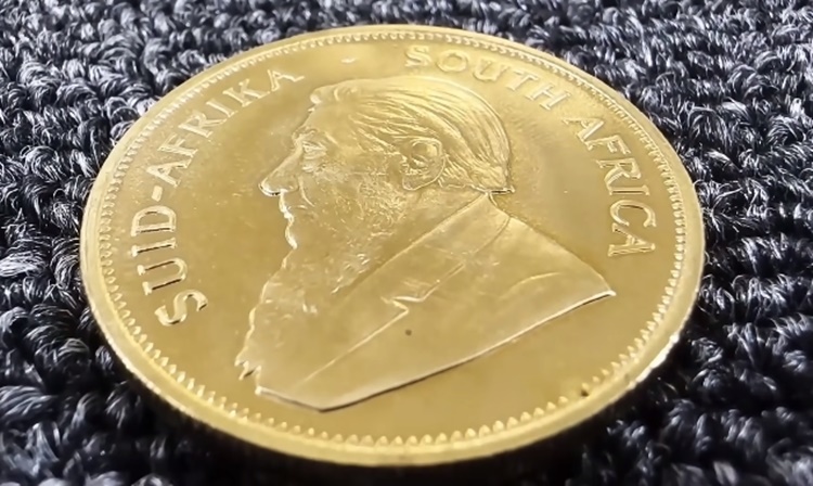 Junk Collector Sells Gold Coin She Found in Trash to Boss Toyo