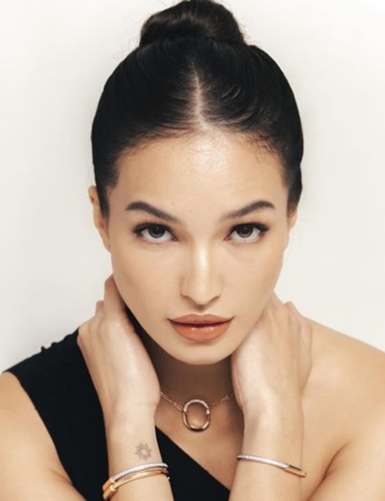 Sarah Lahbati Item In Bag Elicits Intriguing Comments