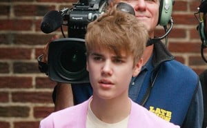 Justin Bieber Knocked down at Macy's