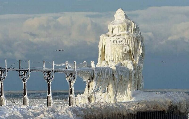 Frozen Lighthouse Viral Photo is a Hoaxed Covered by More Ice | PhilNews