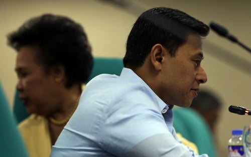 LAUDE MURDER CASE / OCTOBER 22, 2014 Senators Sonny Angara Jr and Miriam Santiago during the probe into the slay of Filipino transgender woman Jennifer Laude at the Senate on Wednesday. INQUIRER PHOTO / NIÑO JESUS ORBETA