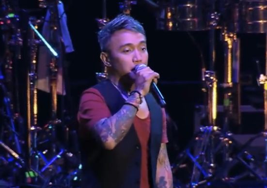 Watch Arnel Pineda Sings As Lead Vocals Of Chicago