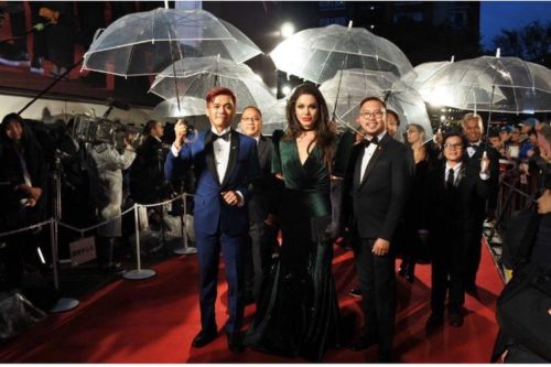 Paolo Ballesteros Paolo Ballesteros Walks As Angelina Jolie