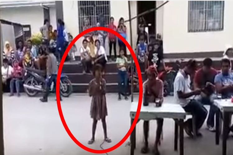 Netizen Posted A Video Of A Young Pinay Singing In The Street Went Viral