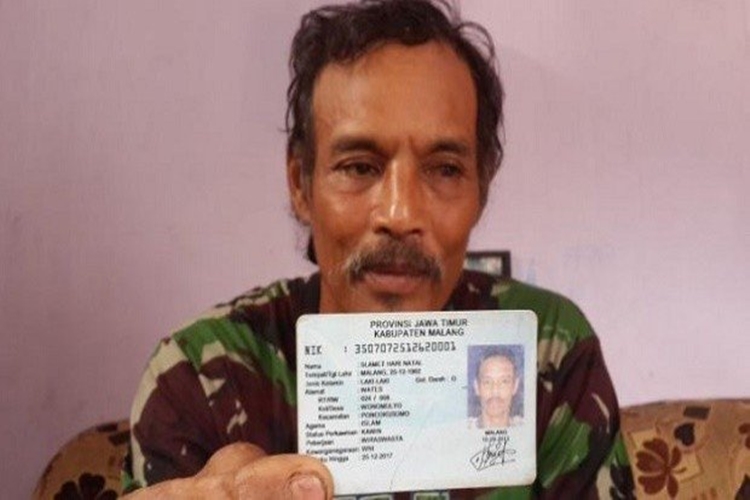 Muslim man Slamet Hari Natal