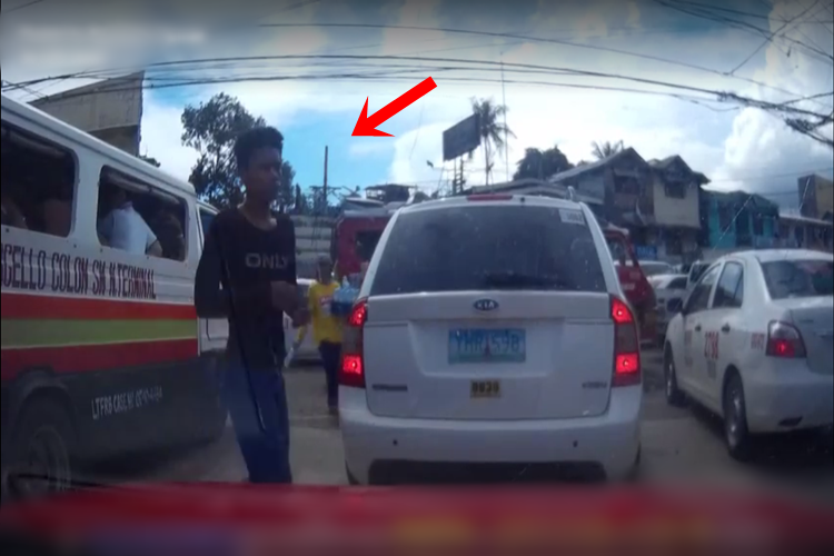 Viral: Snatcher Caught On Video Victimizing Jeepney Passenger In Cebu