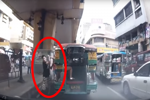 Pinoy Snatcher Victimizing Jeepney Passenger in Manila Caught On Video