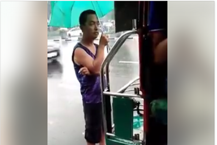 Viral Pervert Jeepney Barker Flashing His Manhood To Female Passenger