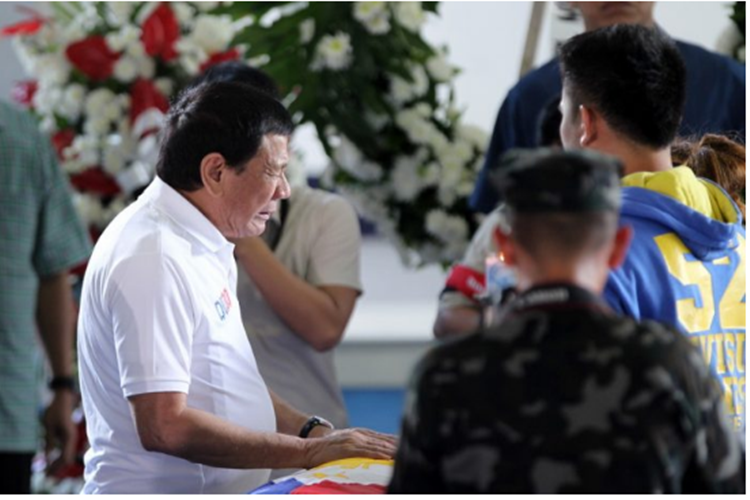 This Iconic Photo Of President Duterte Breaks The Heart of The Netizens