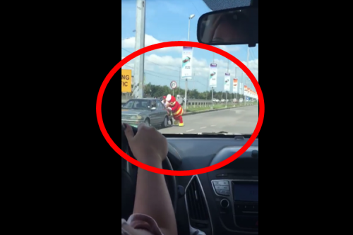 Jollibee Mascot Pushing A Car Across The Highway Caught On Video