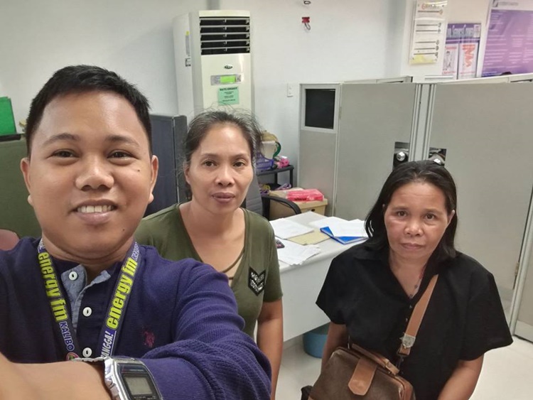 SSS Manager Personally Assists Crying Woman After Insulted By Its Employee