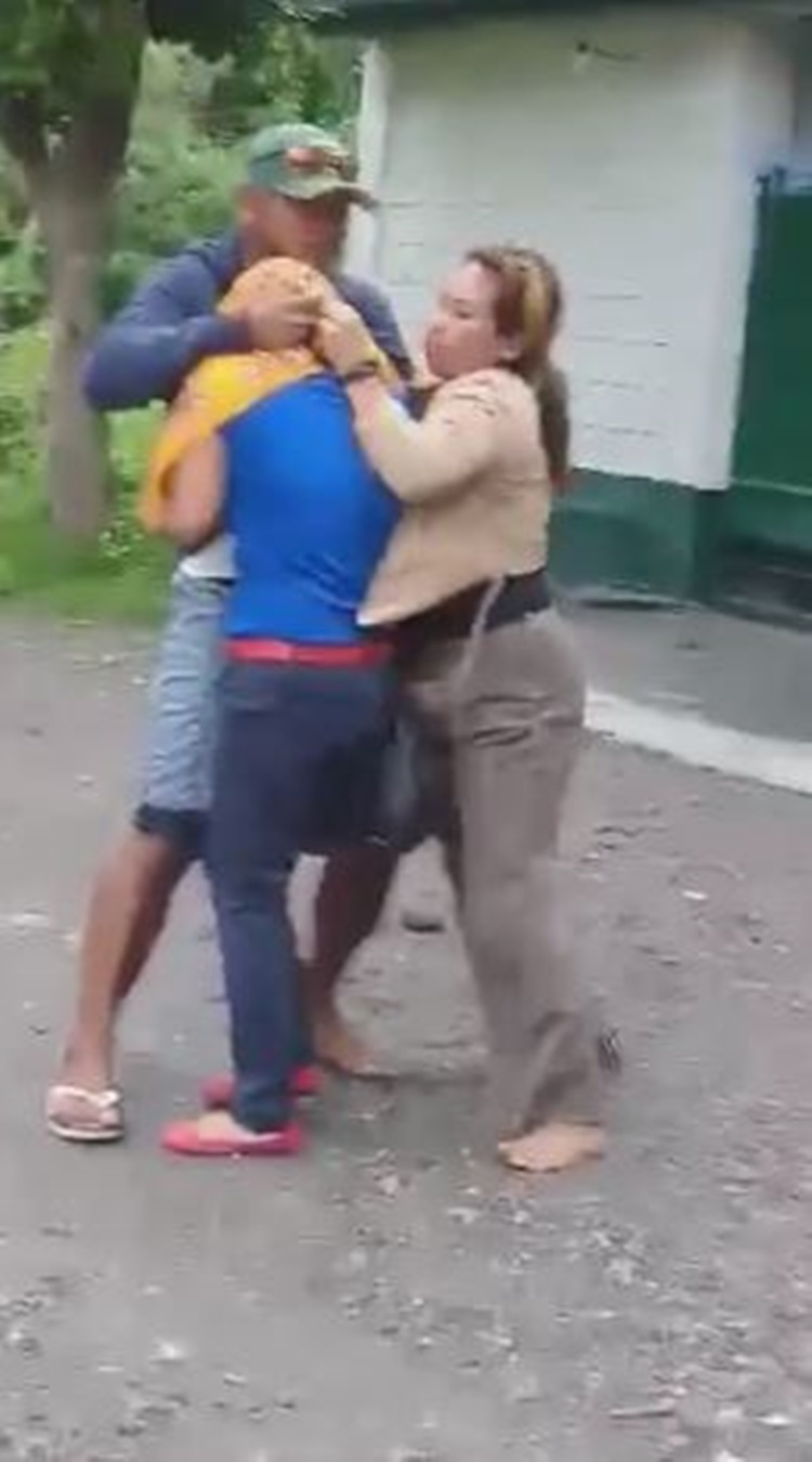 Angry Wife Attacks Husband's Mistress After Caught Outside ...