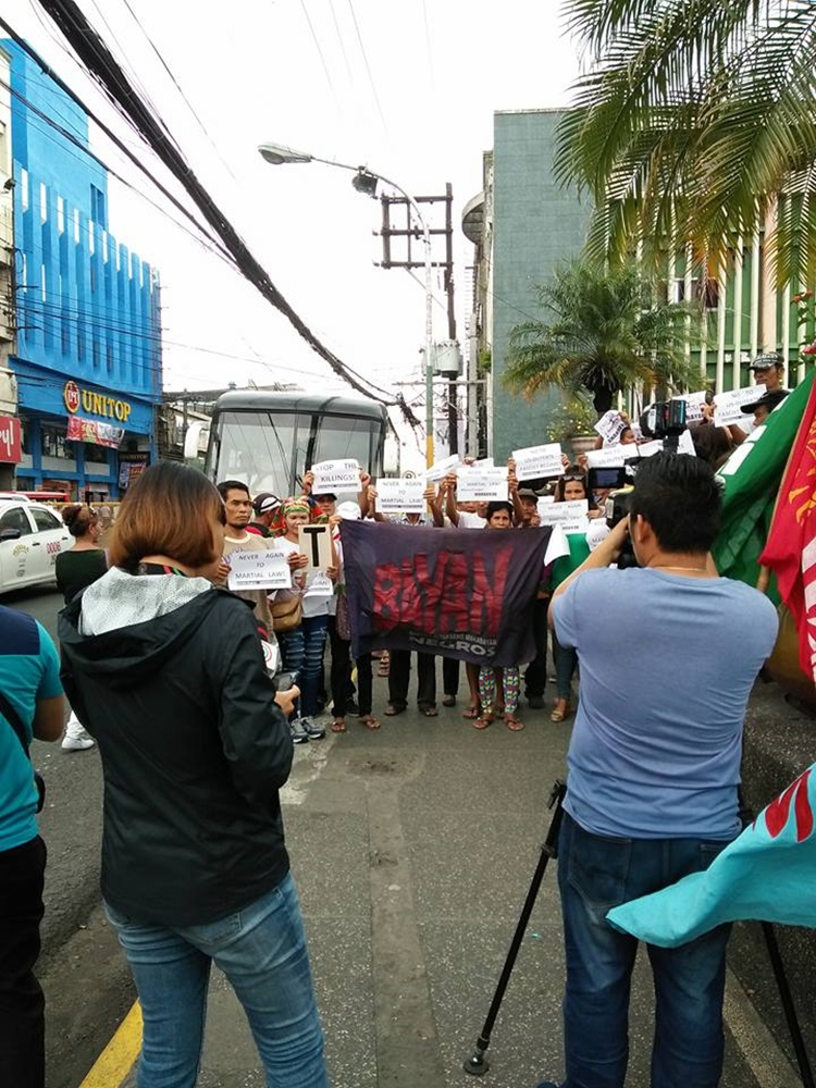 ABS-CBN Reporter Caught Rehearsing Anti-Martial Law Protesters For Good ...