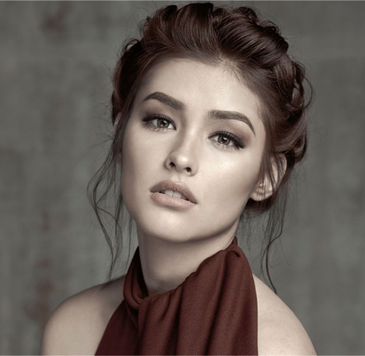 Popular Female Celebrity