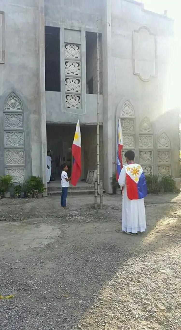 Priests Wearing Philippine Flag Garnered Various Reactions From Netizens