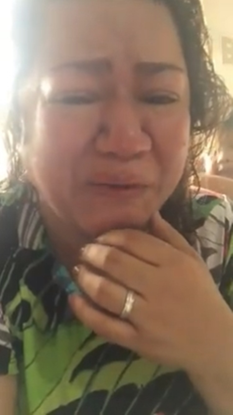 2019 year - UPDATED This Womans Tearful Viral Facebook Video About a Walmart Cashier Seems to Be a Hoax 2019 year