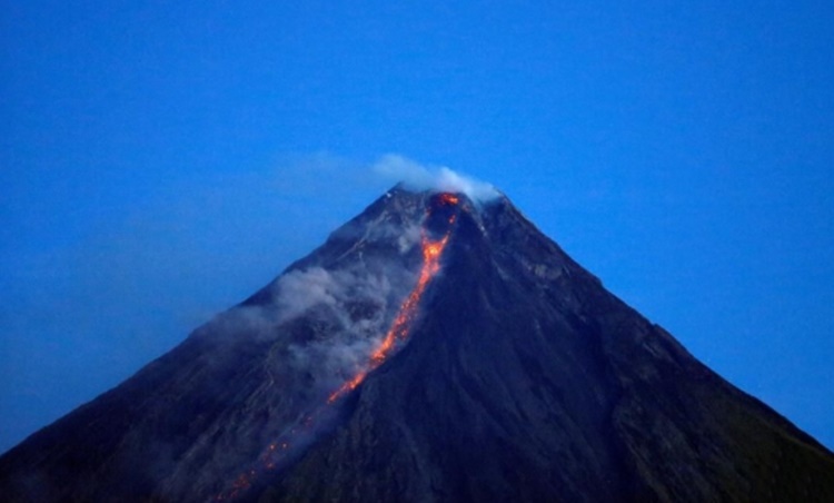 PHIVOLCS Confirms Lahar Near Mayon Volcano, Mt. Kanlaon & Bulusan Show ...