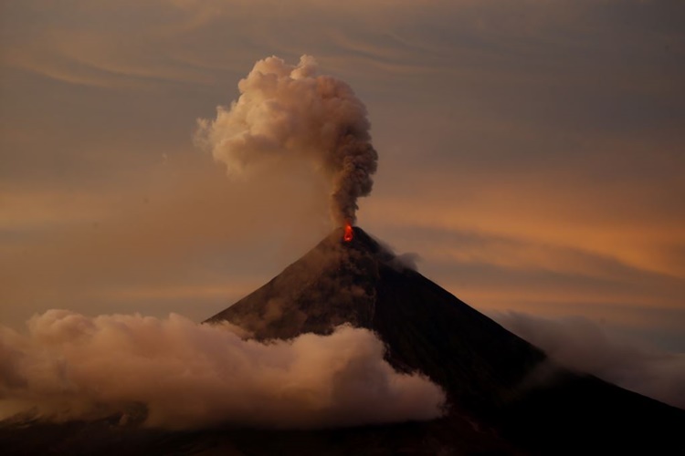 Phivolcs Warns Of Mount Mayon’s Possible ‘big Bang’