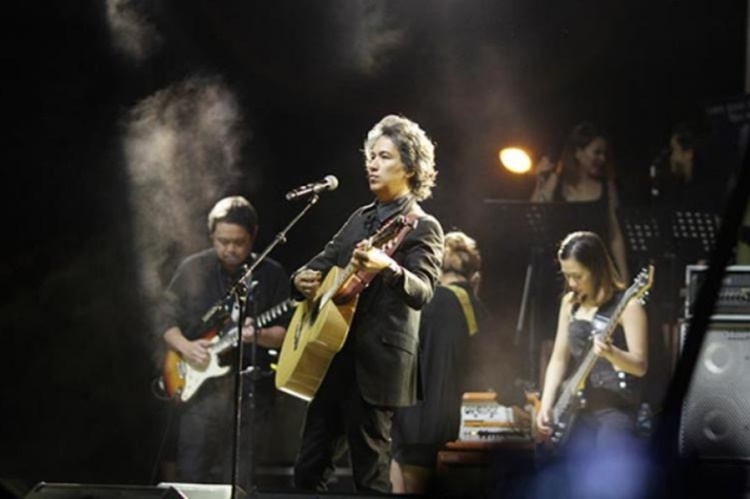 Ely Buendia’s Performance