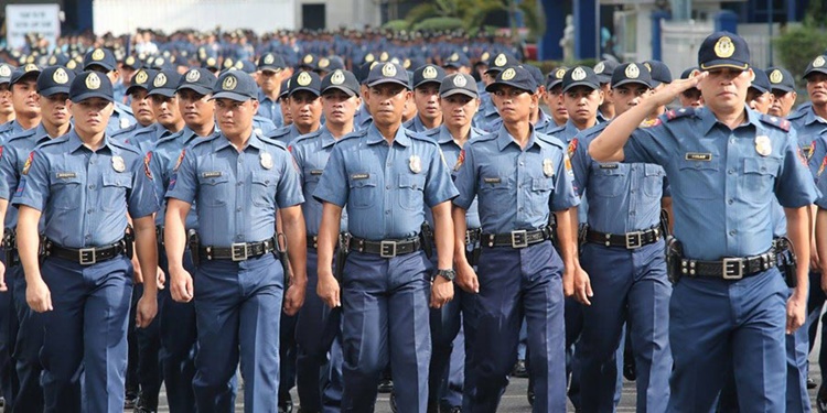 Policeman In Uniform Spotted Sleeping Inside Car Garnered Different ...