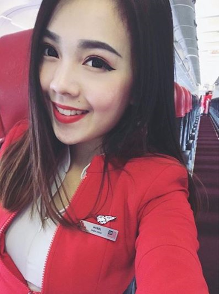 Gorgeous Flight Attendant Caught The Attention Of Social Media Users