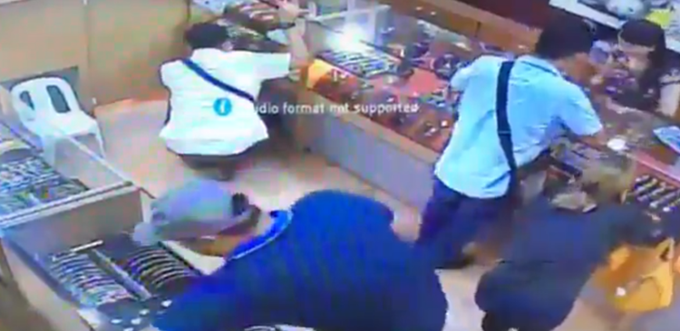 Thieves Stealing Jewelries Worth P400k In Bacolod Caught On Camera