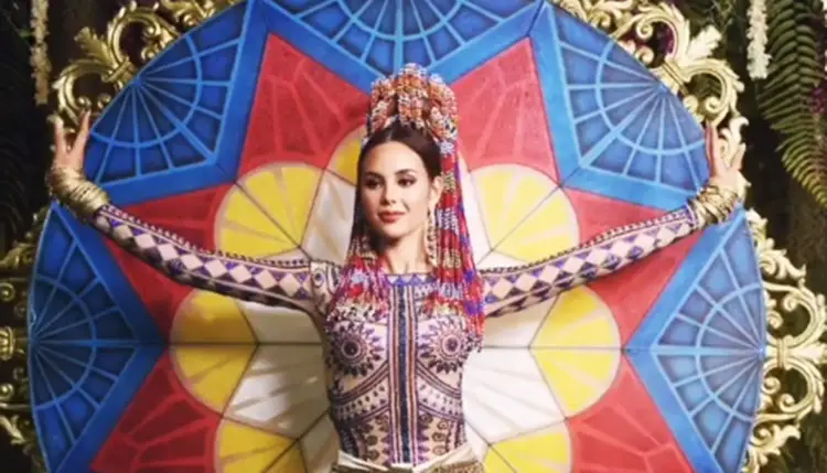MISS UNIVERSE 2018 - The story behind the national costume of the country&a...