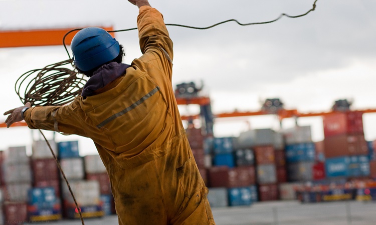5 Filipino seafarers