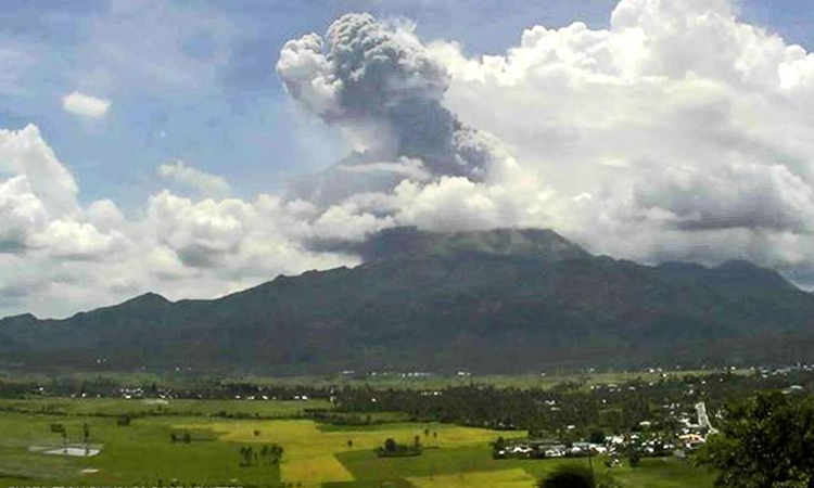 Bulusan-volcano-eruption