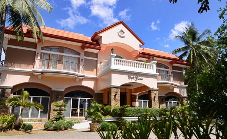 San Remigio Beach Club