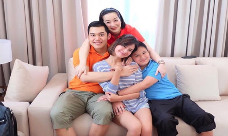 Erich Gonzales and Kris Family