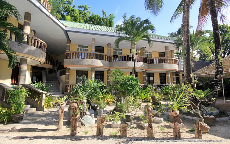 Bamboo Beach Resort & Restaurant: Boracay Island's Stunning Hideaway