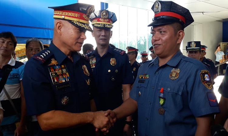 Police Officer Involved In Viral Taho Incident At MRT Gets Medal