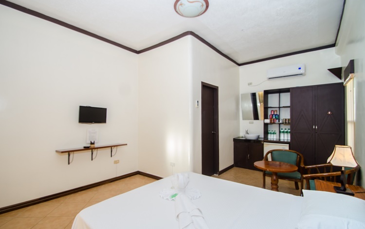 Turtle Inn Resort