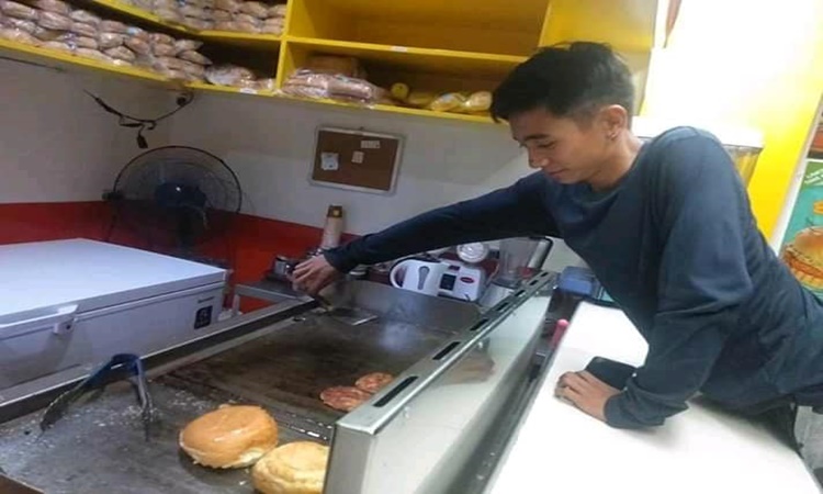 Customer Burger 1