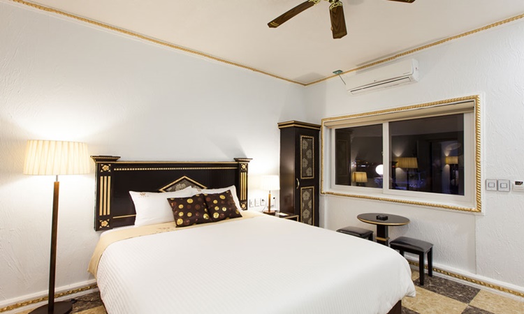 W Clark Hotel