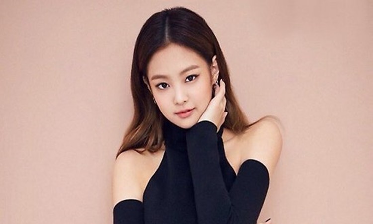 BLACKPINK Jennie Got Stuck Under Stage During London Concert