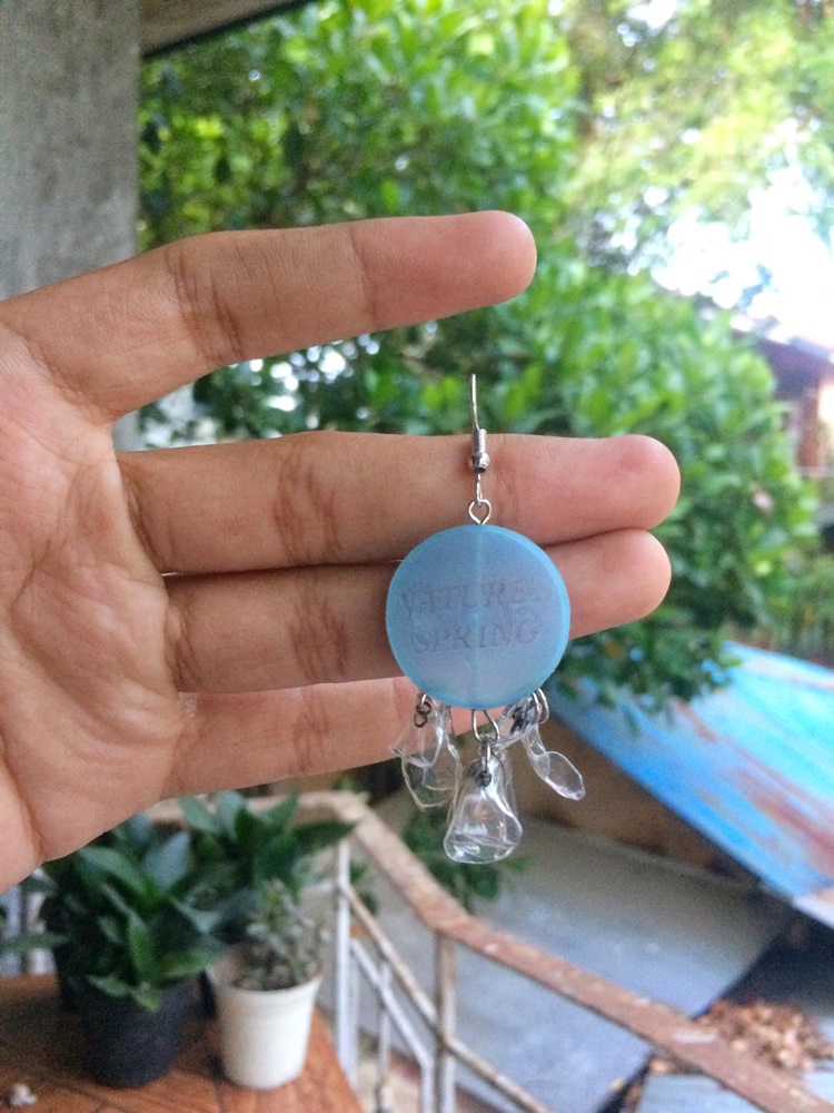 recycled-earrings-made-from-used-plastic-bottles-circulate-online