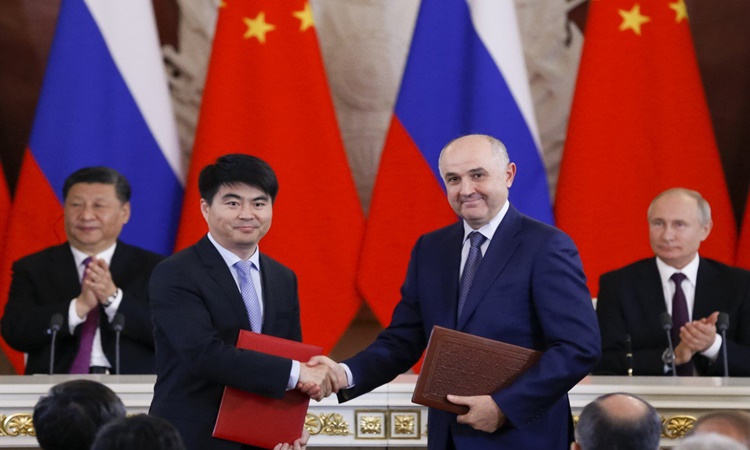 China-Huawei-5g-Jinping-and-Putin-1