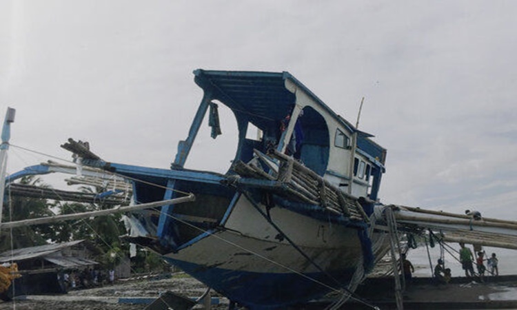 Filipino-fishing-boat